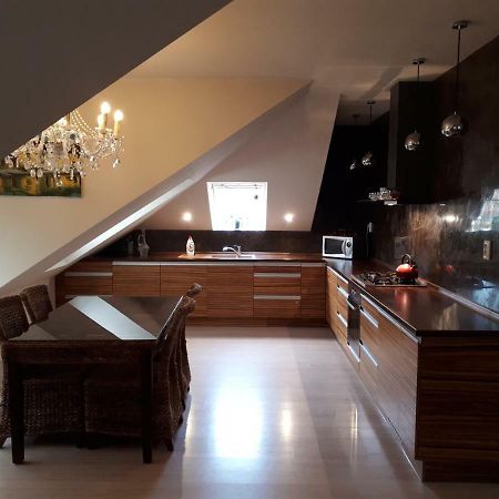 Utulny Apartman V Bratislava 15 Luaran gambar