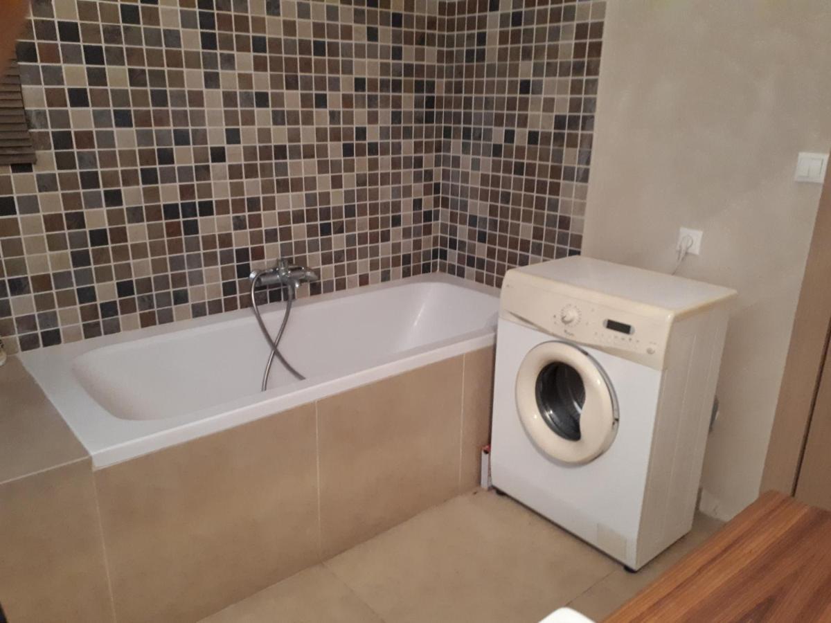 Utulny Apartman V Bratislava 15 Luaran gambar
