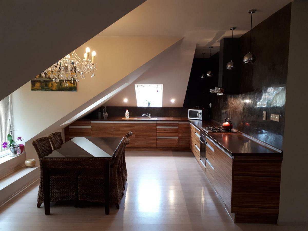 Utulny Apartman V Bratislava 15 Luaran gambar