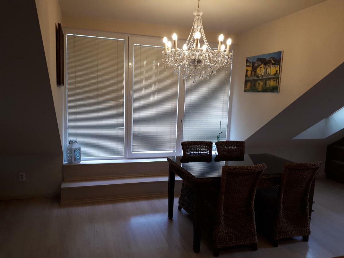 Utulny Apartman V Bratislava 15 Luaran gambar