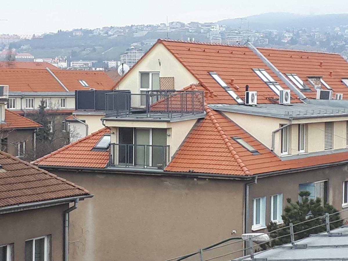 Utulny Apartman V Bratislava 15 Luaran gambar