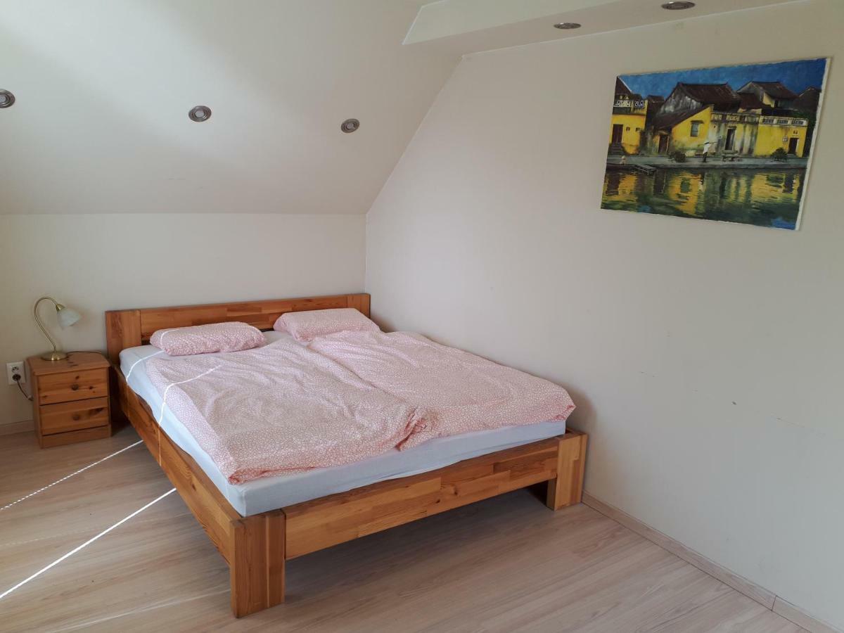 Utulny Apartman V Bratislava 15 Luaran gambar
